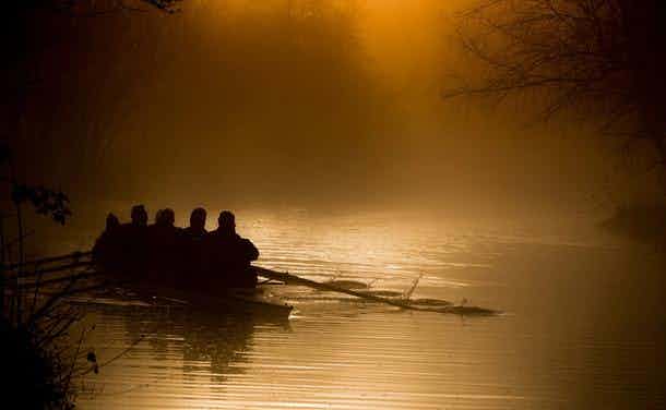 A four rows up the Stour in the orange morning mist. 